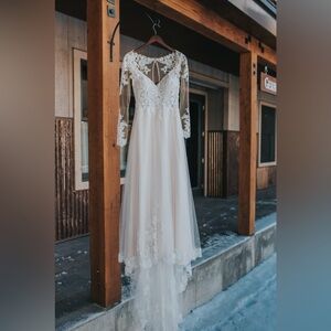 Essense of Australia style D2038 Wedding Dress